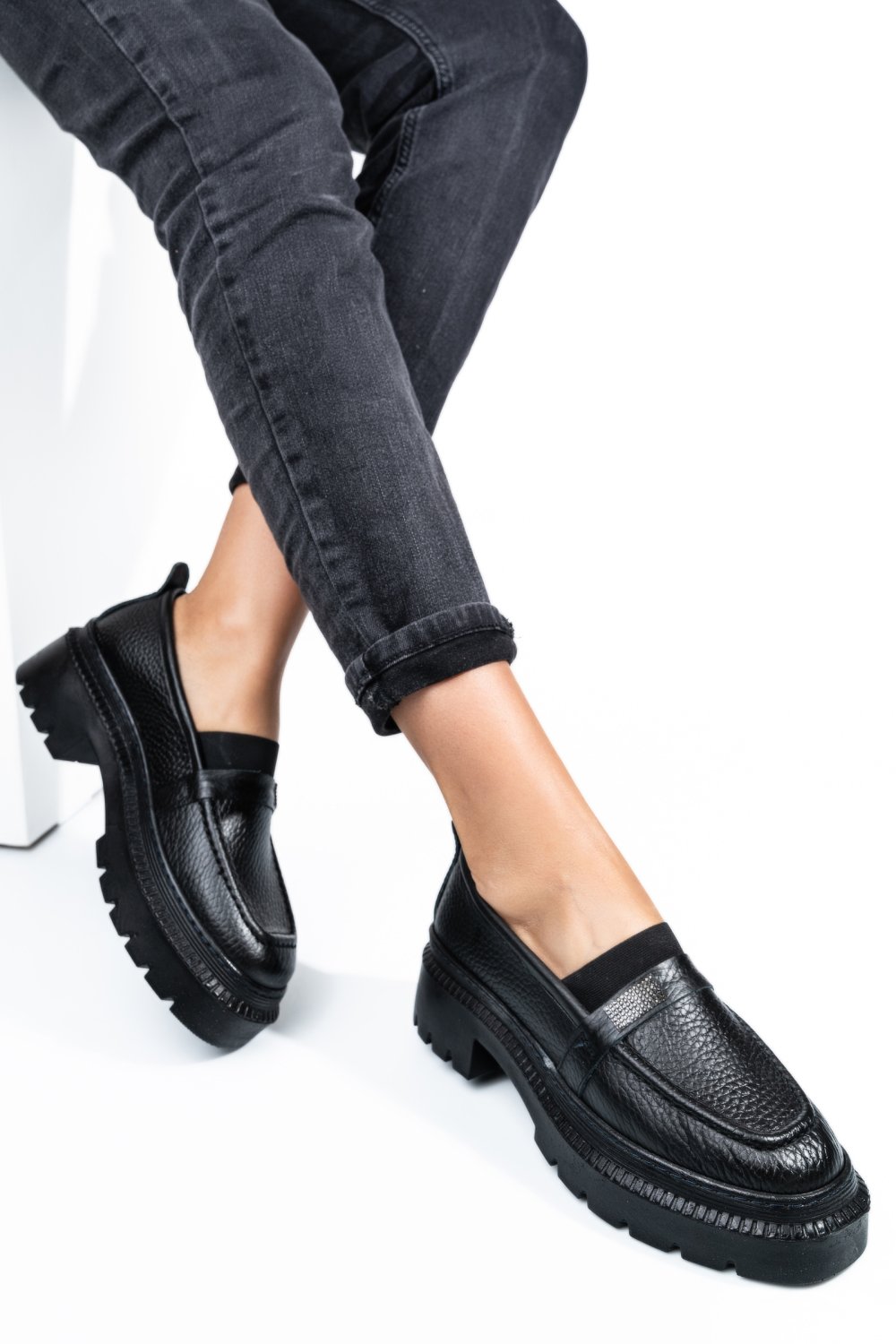 MOCASINI NEGRI PIELE NATURALA IPCBM015