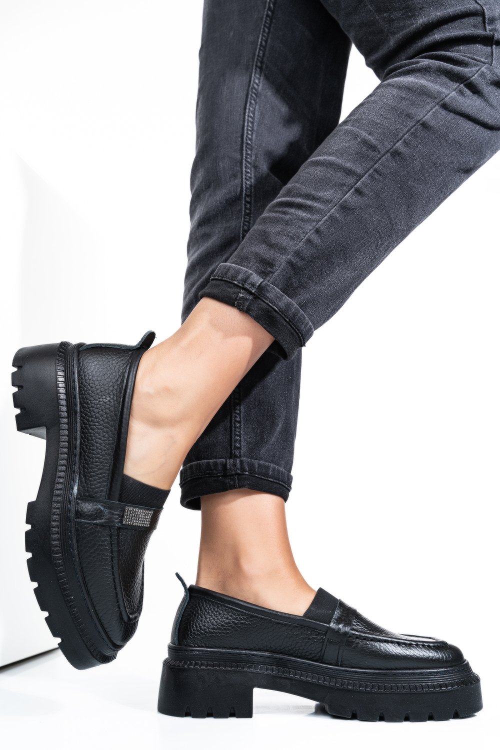 MOCASINI NEGRI PIELE NATURALA IPCBM015
