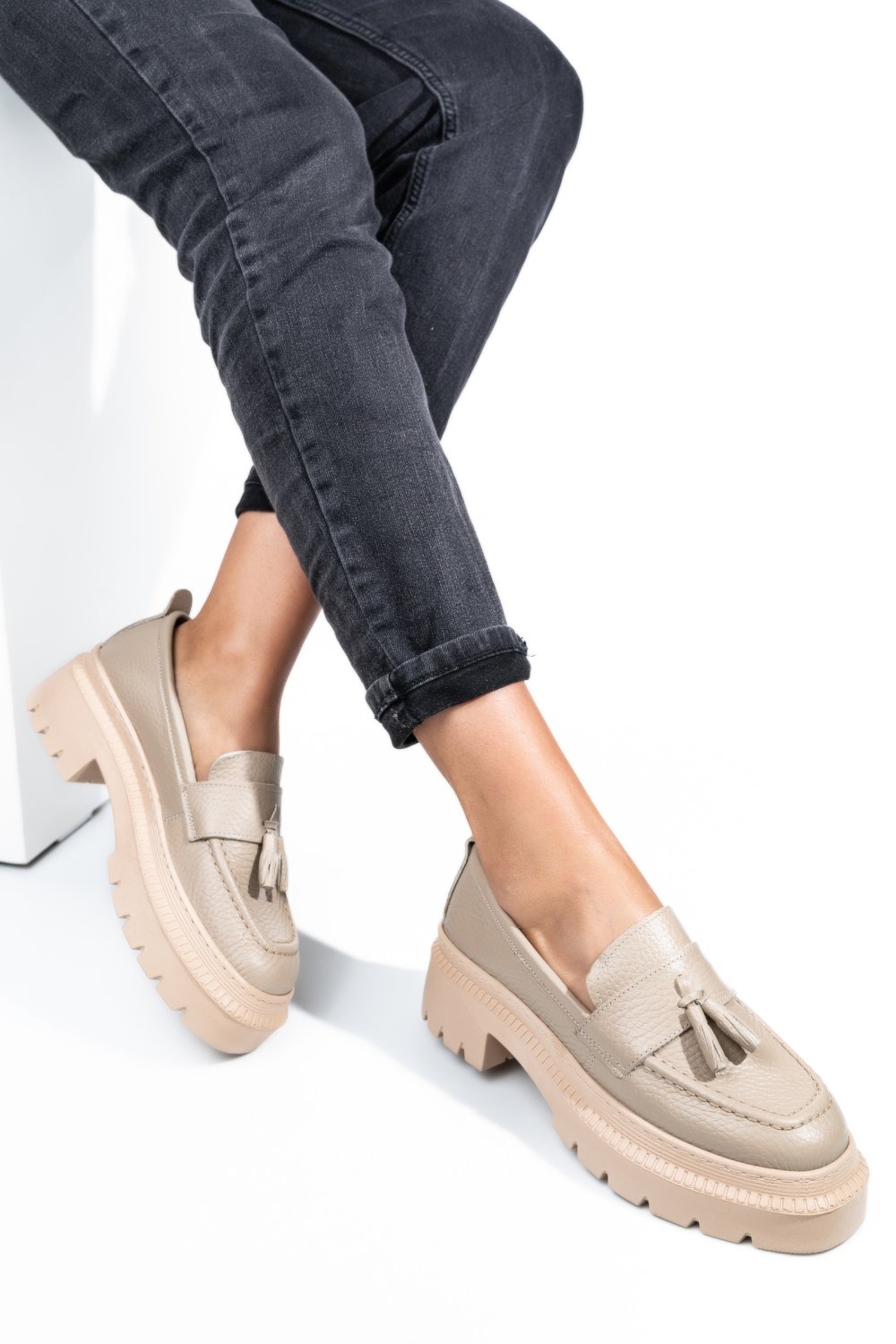 MOCASINI BEJ PIELE NATURALA IPCBM029
