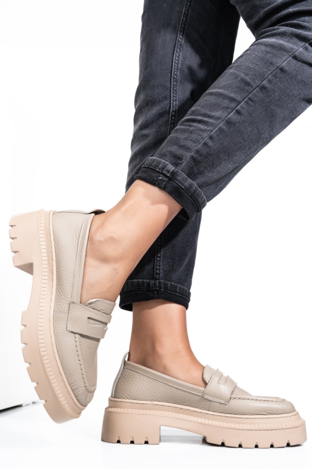 MOCASINI BEJ PIELE NATURALA IPCBM026