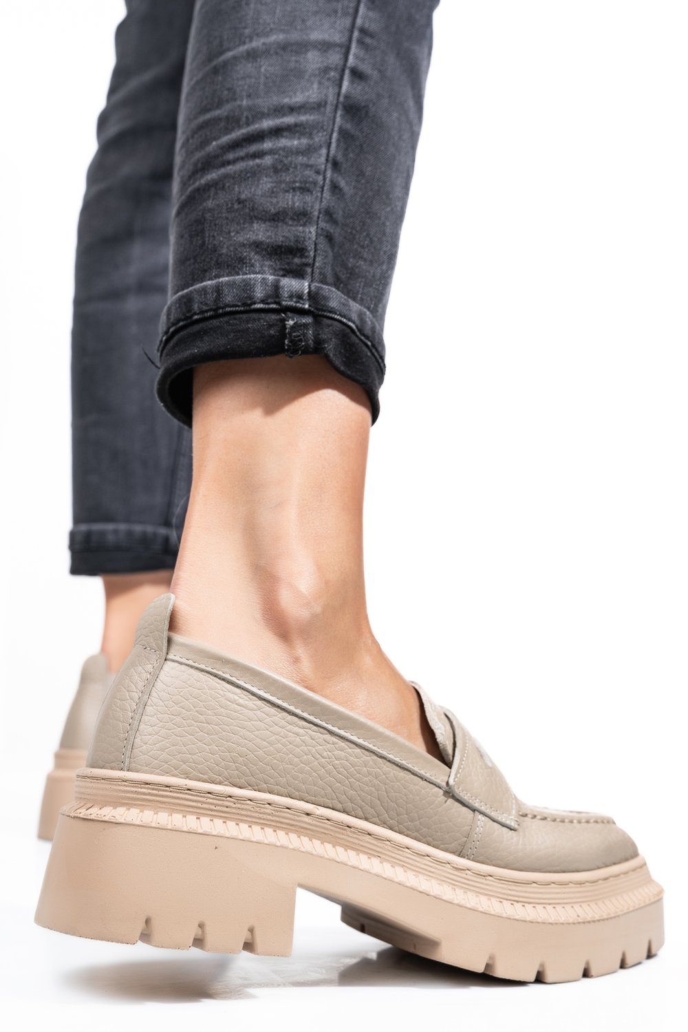 MOCASINI BEJ PIELE NATURALA IPCBM026