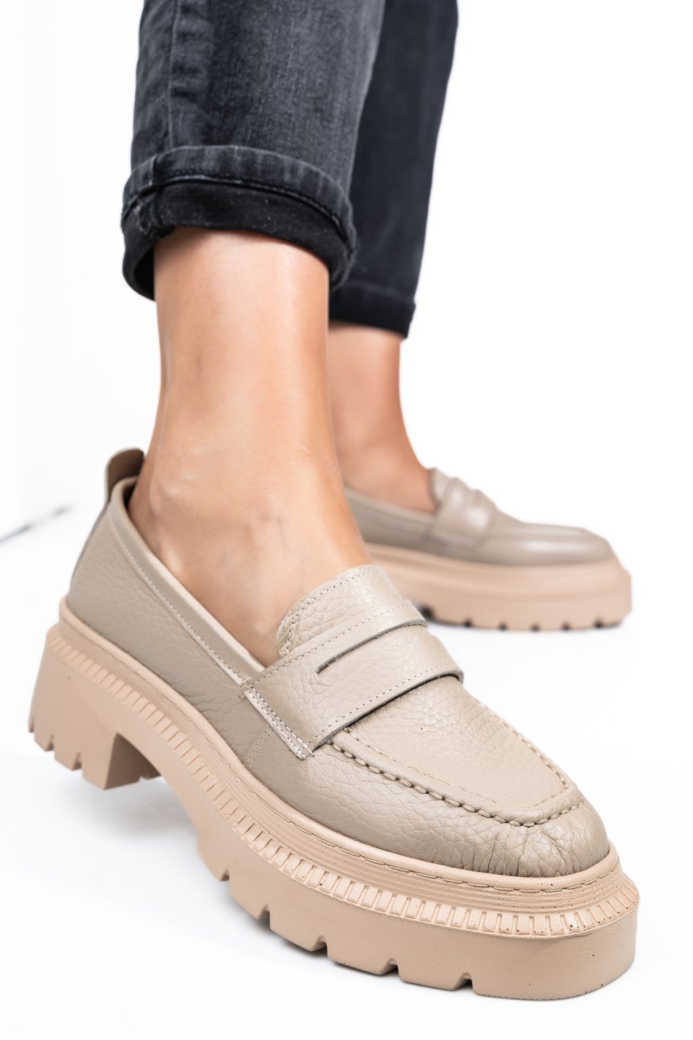 MOCASINI BEJ PIELE NATURALA IPCBM026