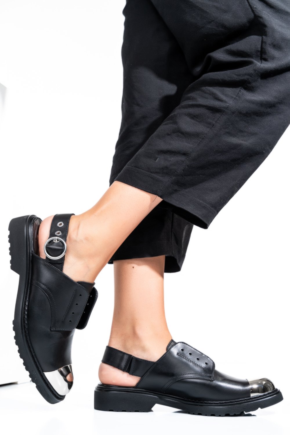 PANTOFI NEGRU AURIU PIELE NATURALA CLE102852
