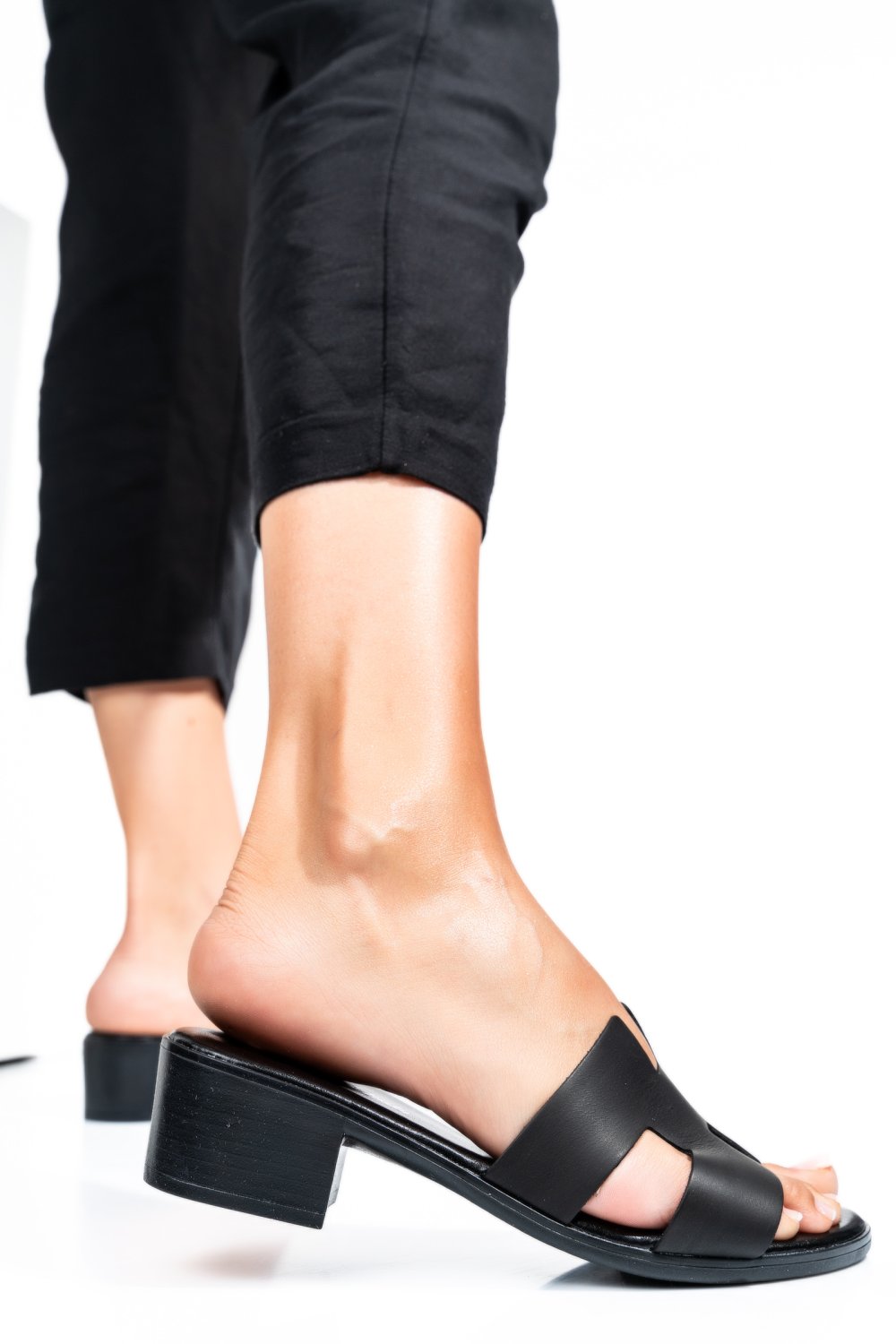 PAPUCI NEGRI PIELE NATURALA HTACCO