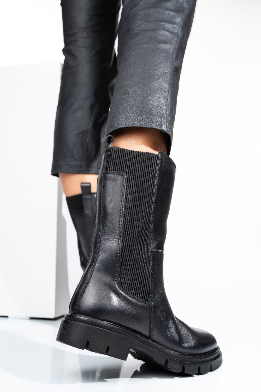 GHETE NEGRE PIELE NATURALA 1S770539