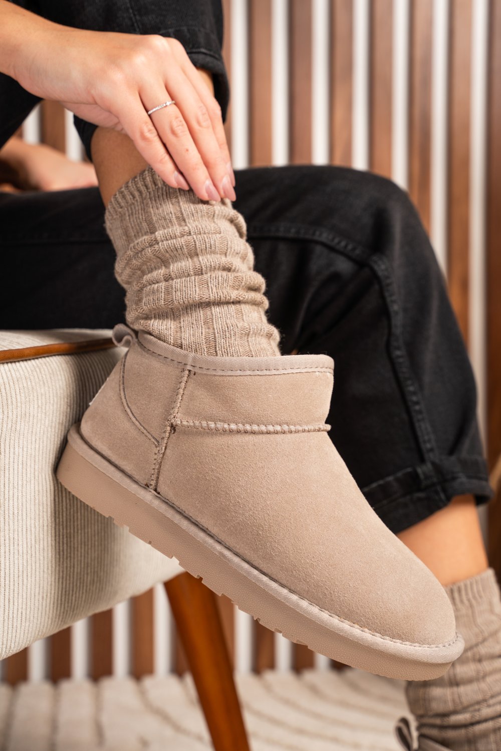 GHETE DAMA IMBLANITE PIELE NATURALA INTOARSA BEJ 1S771200