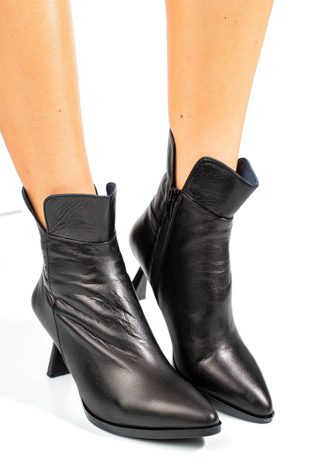 BOTINE NEGRE PIELE NATURALA IPCBY003