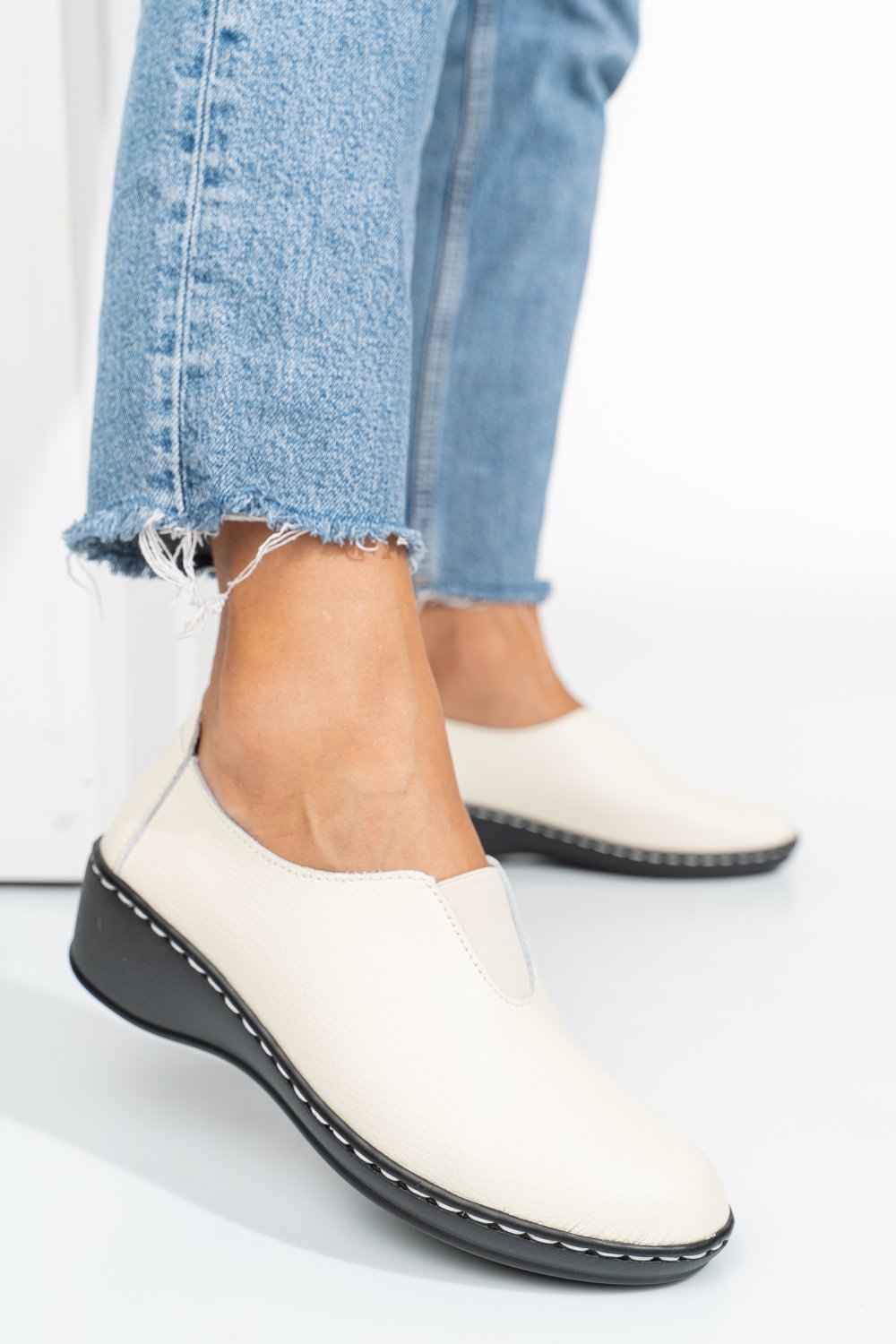 PANTOFI BEJ PIELE NATURALA TSP45