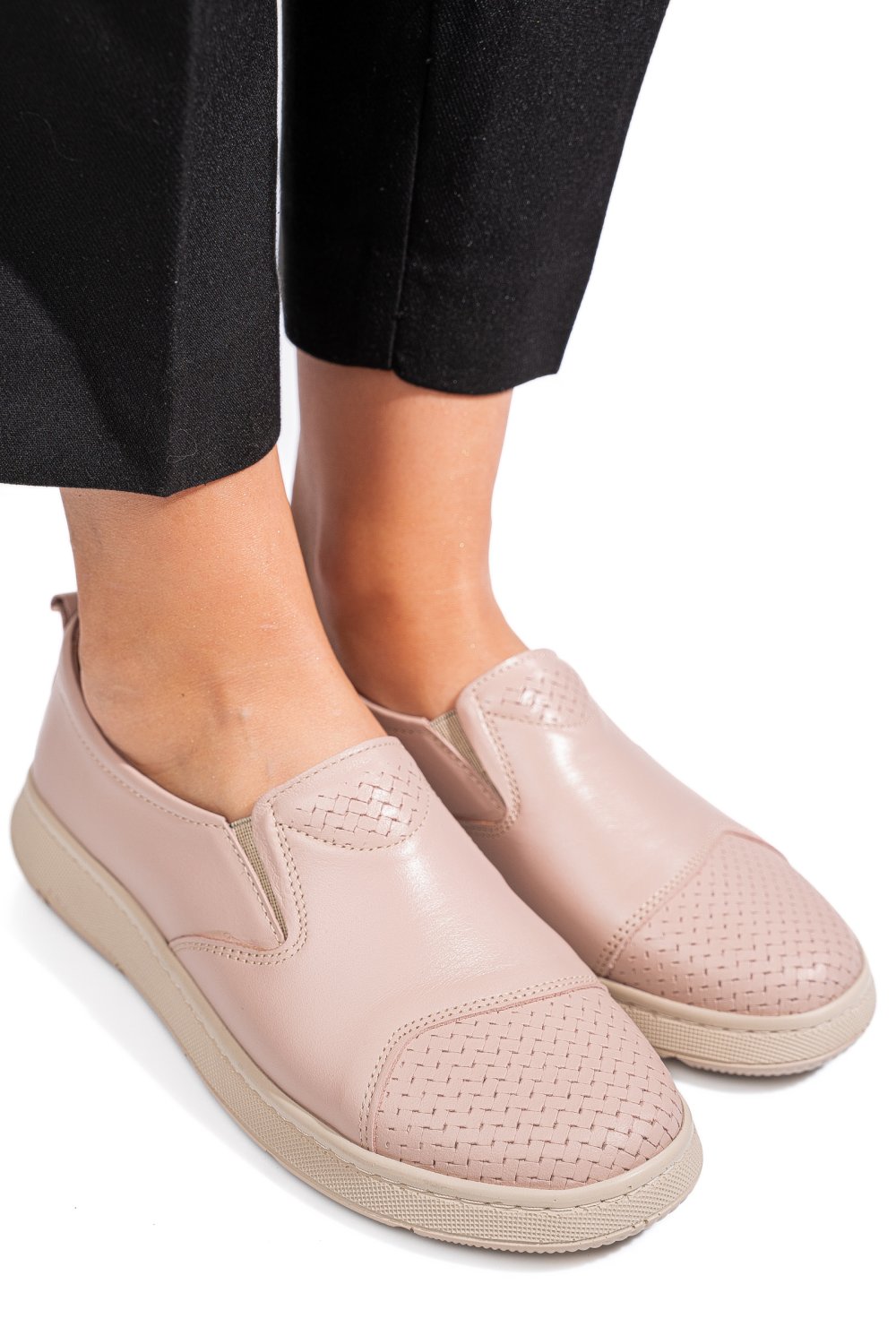 PANTOFI ROZ PIELE NATURALA APCKD090