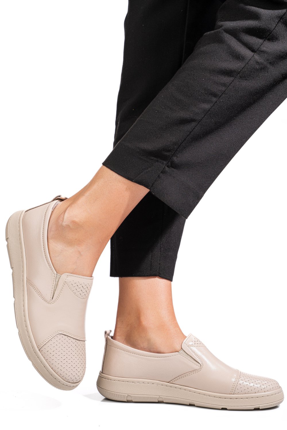 PANTOFI BEJ PIELE NATURALA APCKD090