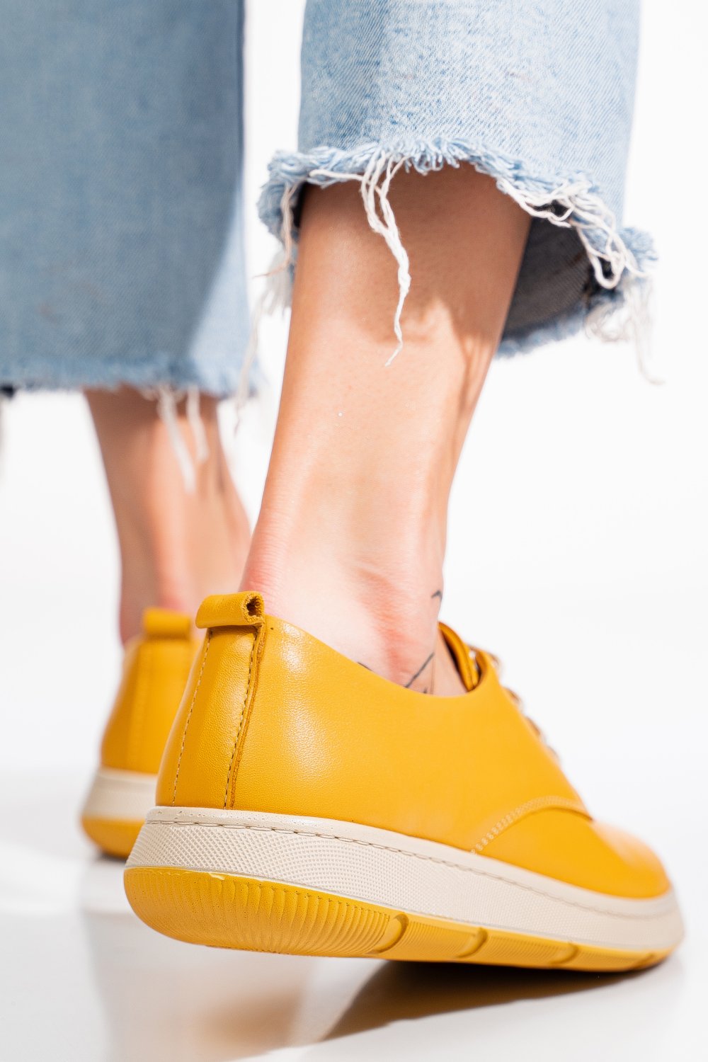 PANTOFI GALBENI PIELE NATURALA APCKD070