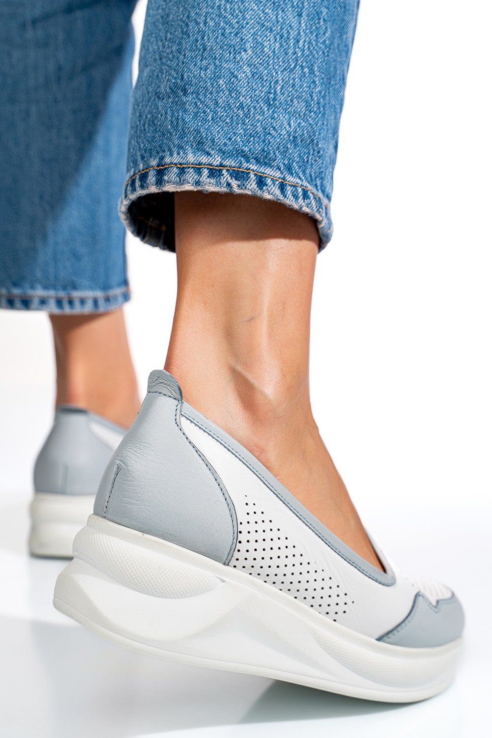 PANTOFI ALBI PIELE NATURALA 2PC007