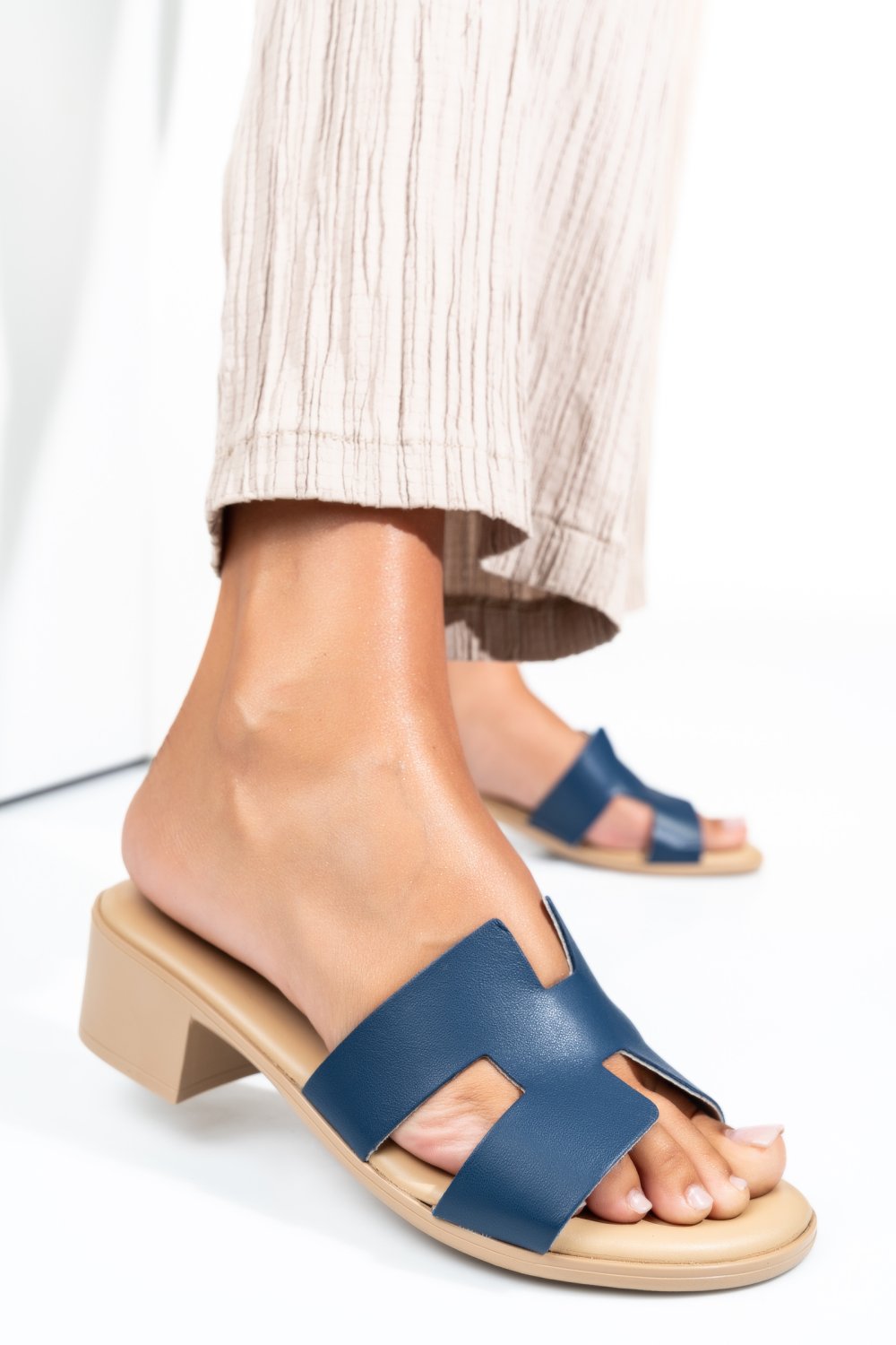 PAPUCI ALBASTRI PIELE NATURALA HTACCO