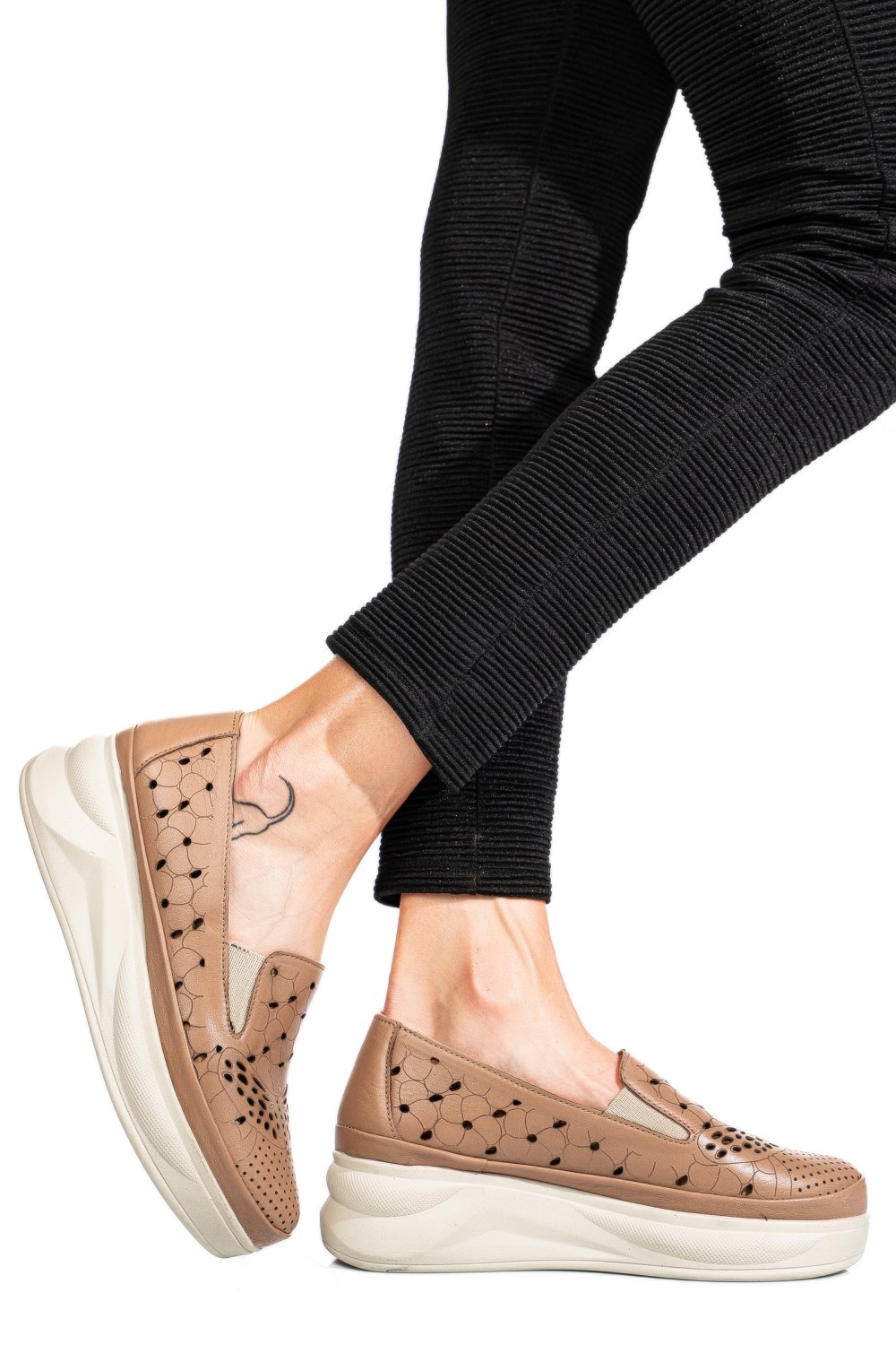 PANTOFI BEJ PIELE NATURALA 2PC005MM