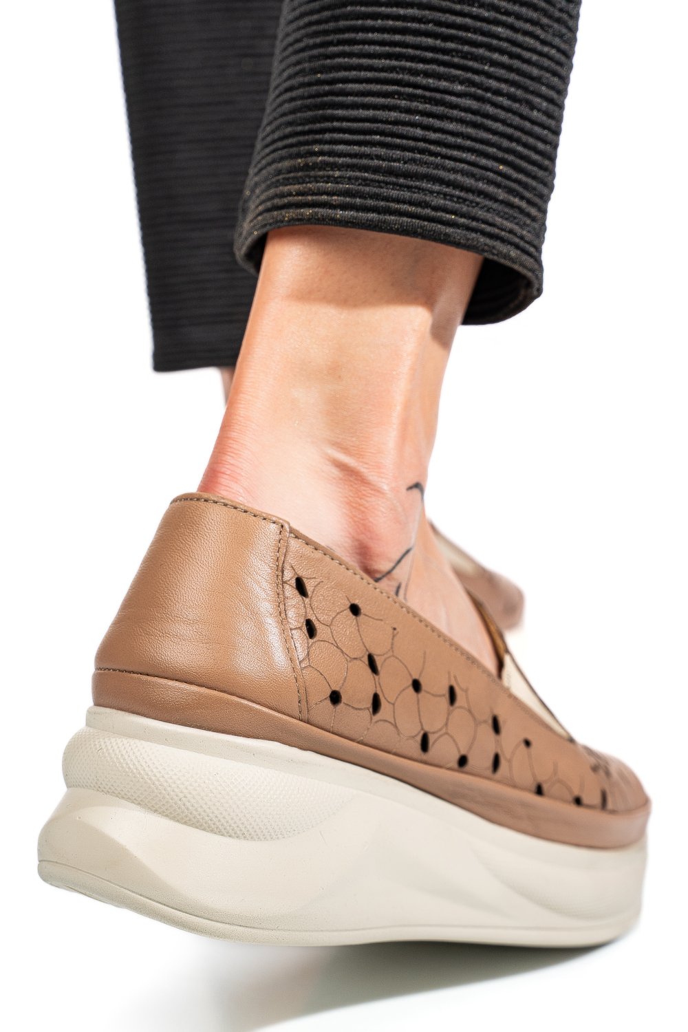 PANTOFI BEJ PIELE NATURALA 2PC005MM
