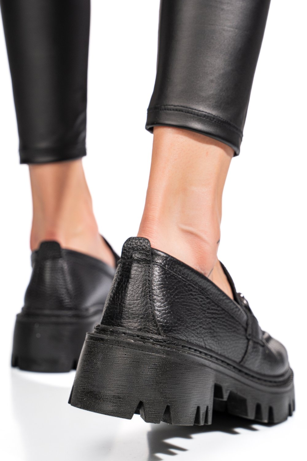 MOCASINI NEGRI PIELE NATURALA IPCBM019B