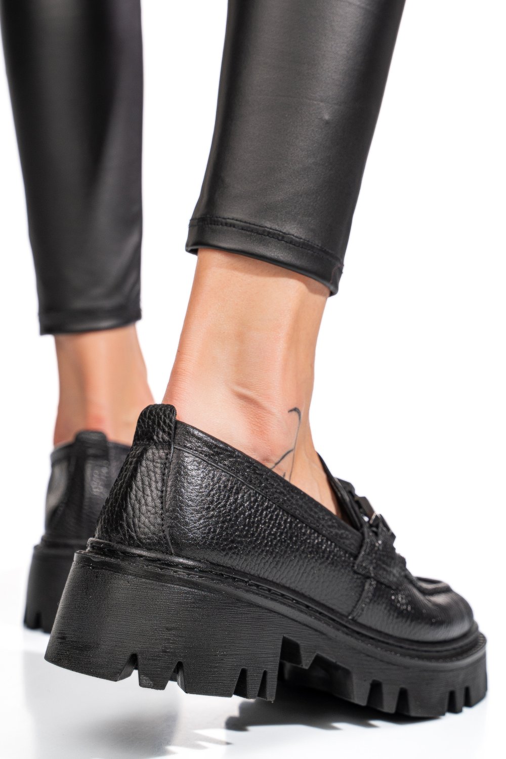 MOCASINI NEGRI PIELE NATURALA IPCBM017