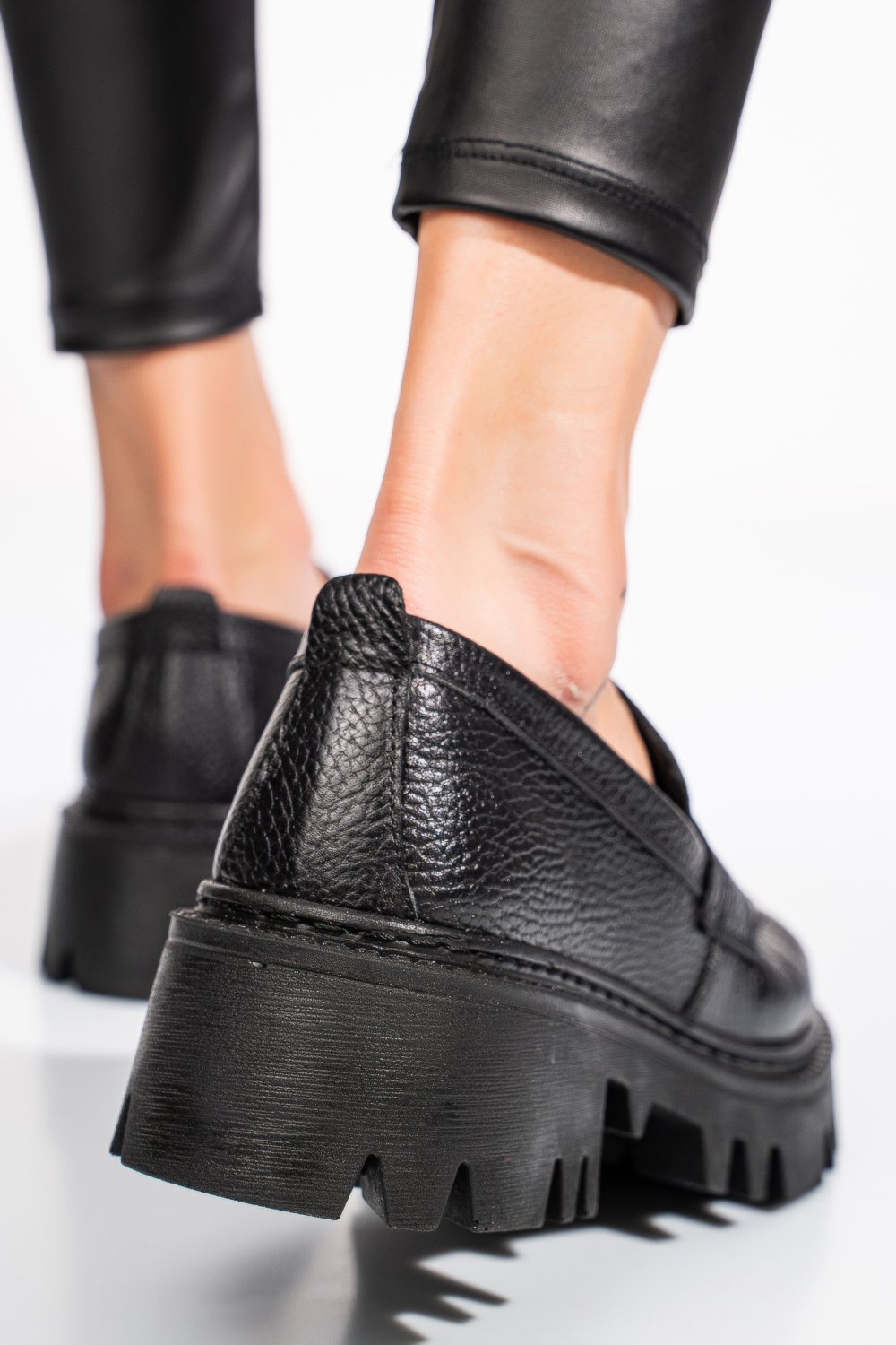 MOCASINI NEGRI PIELE NATURALA IPCBM025B