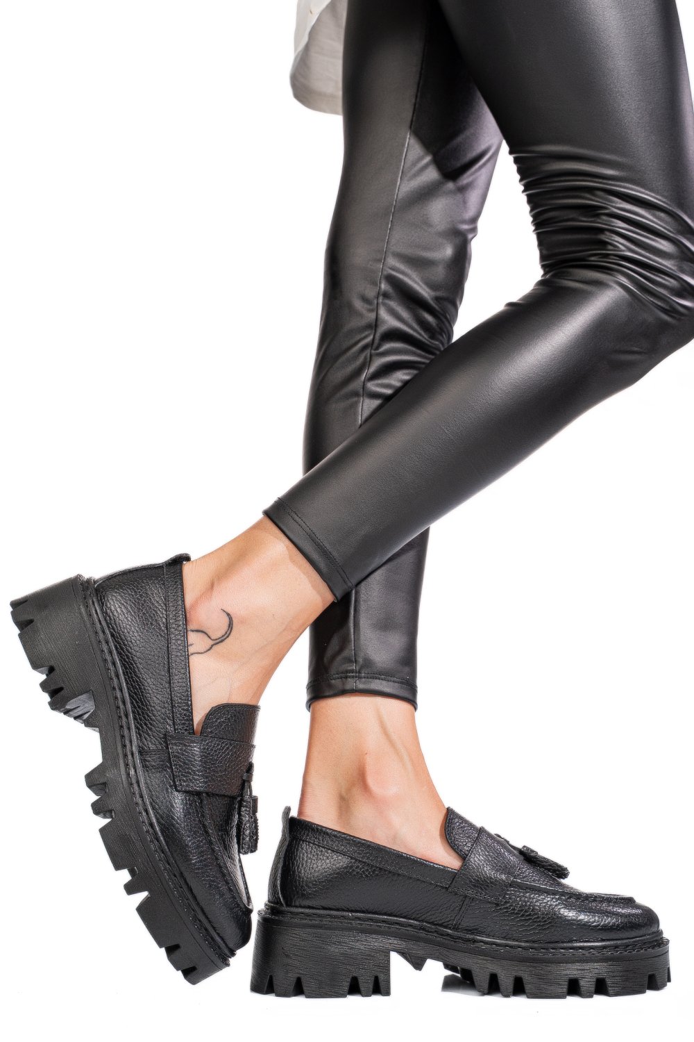 MOCASINI NEGRI PIELE NATURALA IPCBM025B