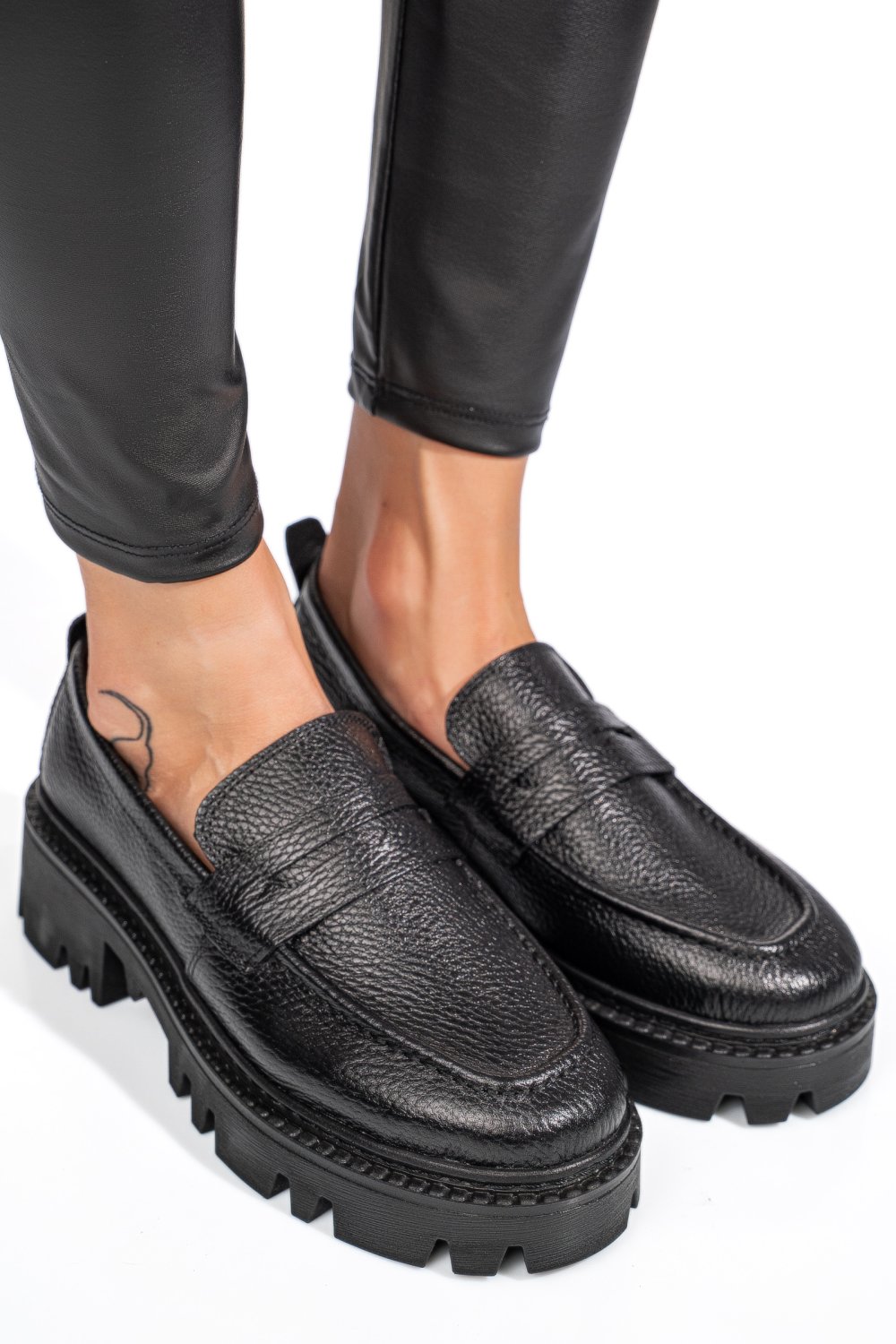 MOCASINI NEGRI PIELE NATURALA IPCBM028B