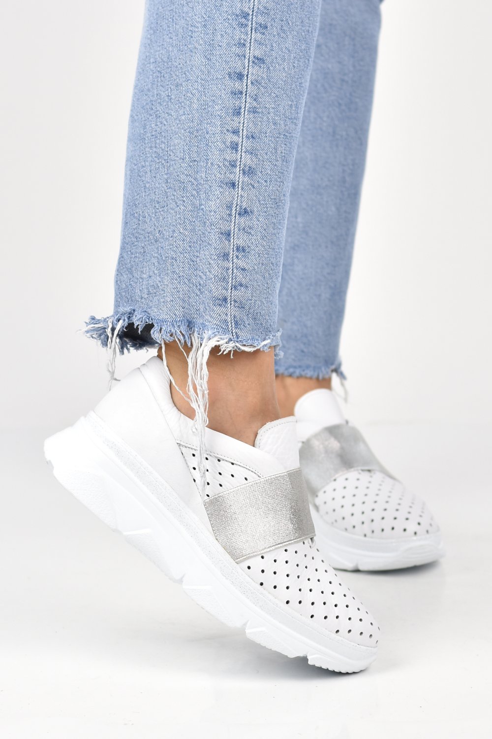 PANTOFI SPORT ALBI PIELE NATURALA MOXIE